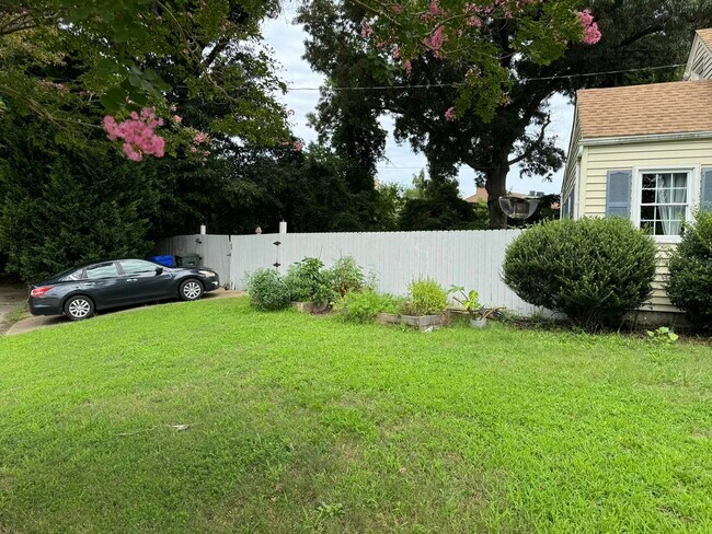 Foto del edificio - 8501 Chapin St
