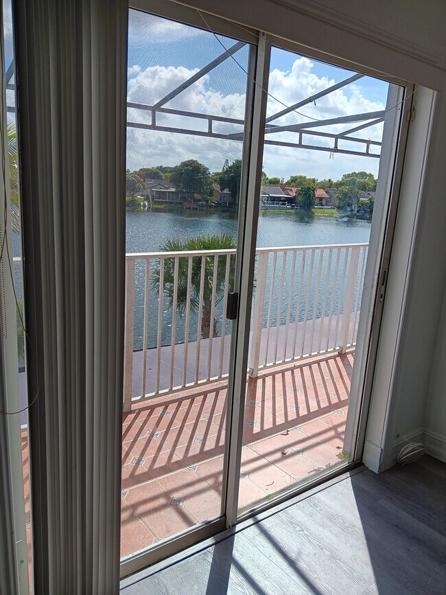 Foto del edificio - 6940 NW 173rd Dr