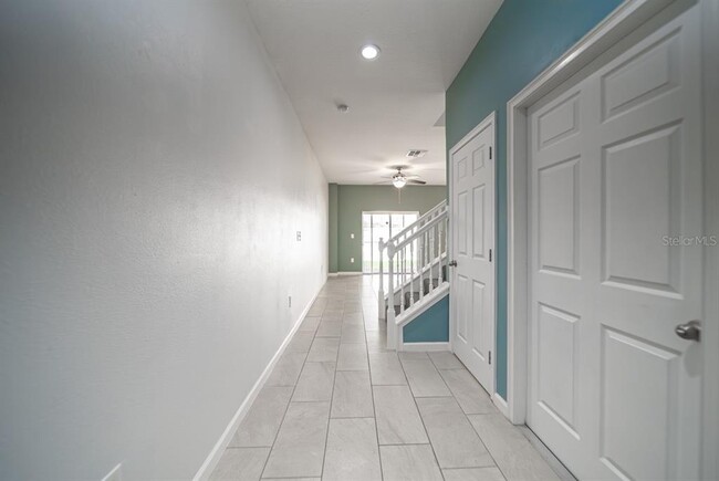 Building Photo - 900 Lakefront Village Dr
