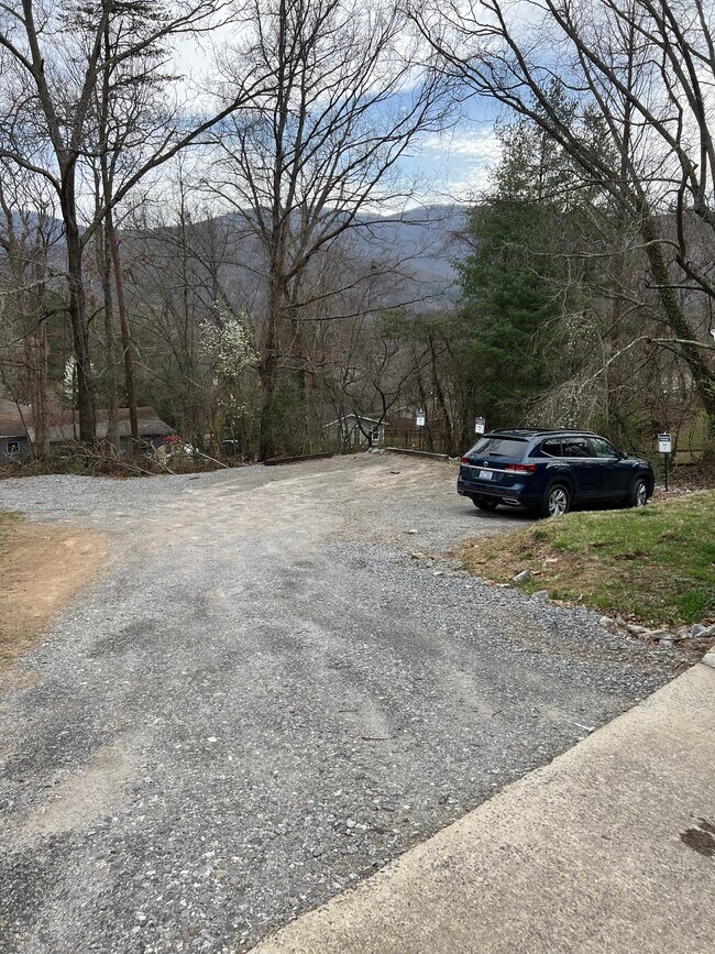 Building Photo - 110 Pine Hill Dr
