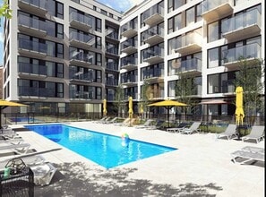 Building Photo - 385 Rue Saint-Martin