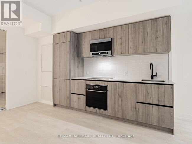 Photo du bâtiment - 117-2117 Broadway Ave