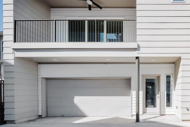 Building Photo - 2140 Dennis St