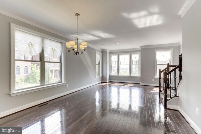 Foto del edificio - 6128 Solent Pl NE