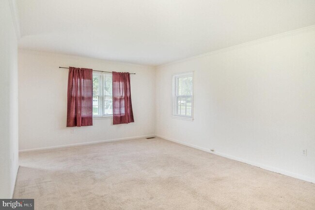 Foto del edificio - 5704 Helmsdale Ln
