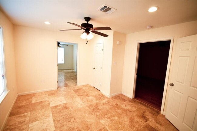 Building Photo - 1106 Stude St