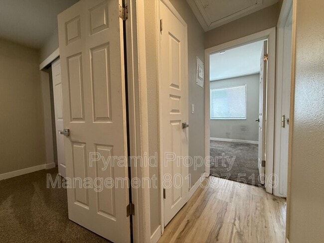 Building Photo - 680 E Malibu Dr