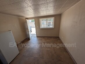 Building Photo - 502 U.S. Route 66