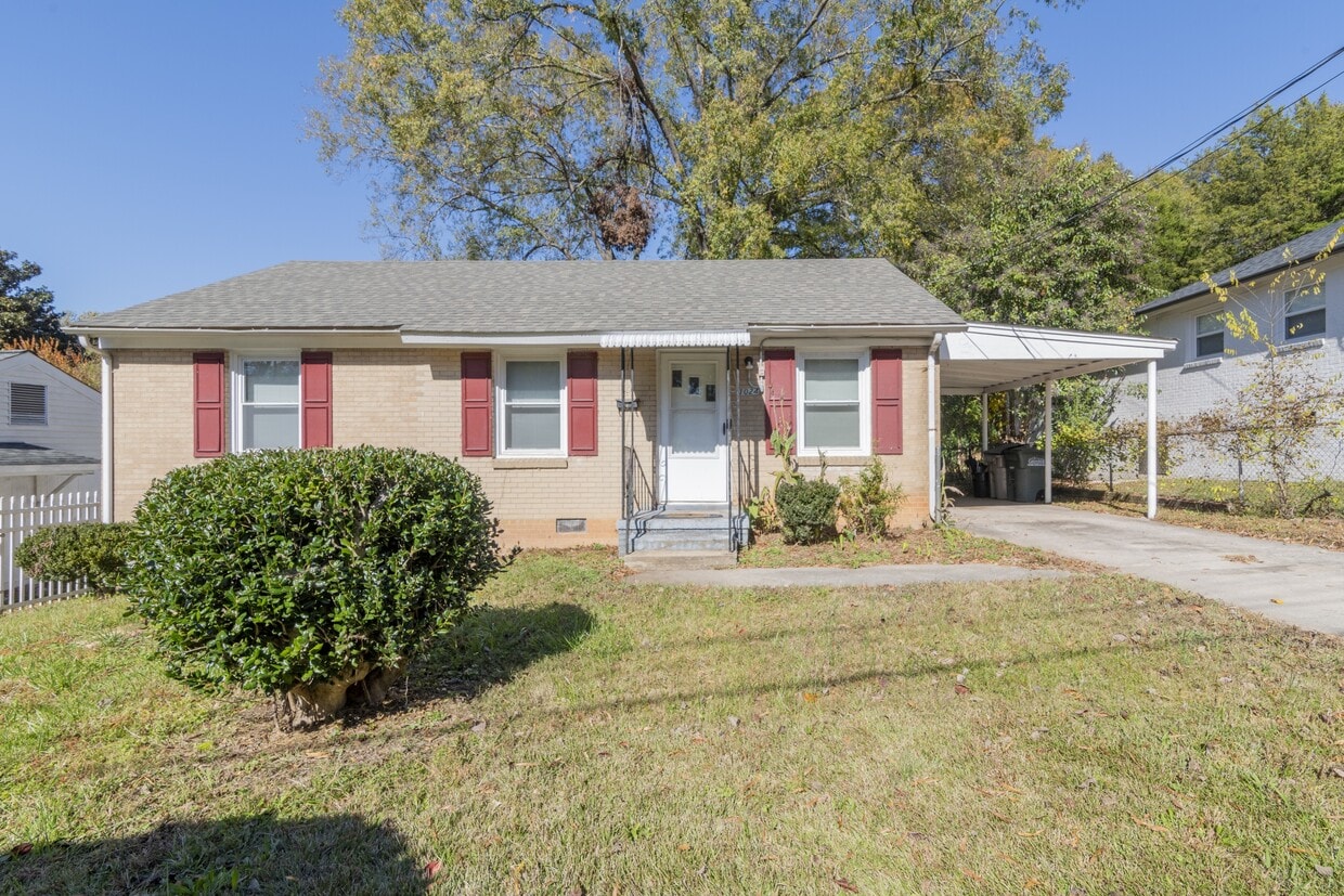 Primary Photo - 1024 Houston St