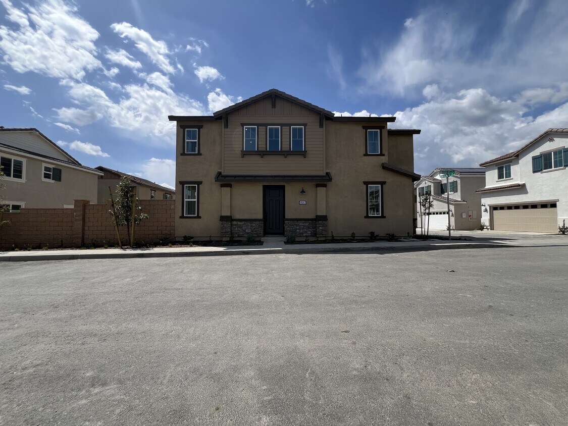 Foto principal - 16067 Olivas Ln
