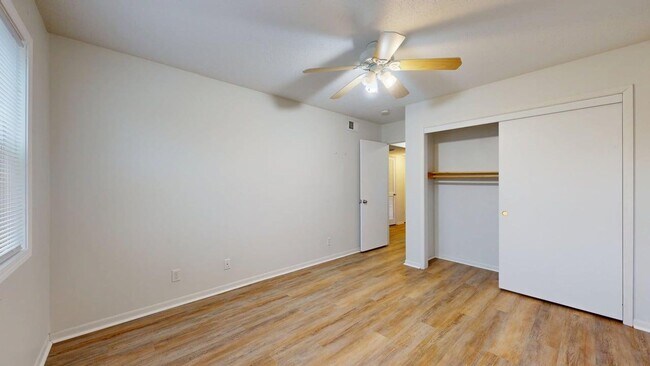 Building Photo - Niiiice Condo in Ankeny