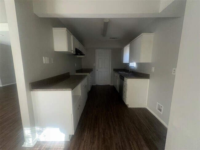 Building Photo - 7919 Neff St