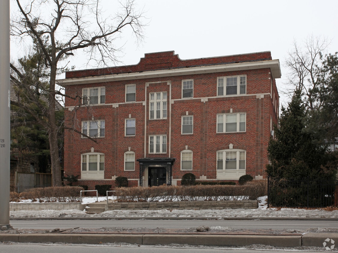 Building Photo - 3708-3710 Southwest Tfwy