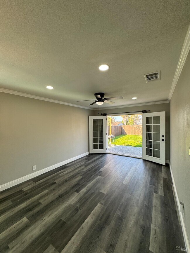 Foto del edificio - 124 Purdue Dr