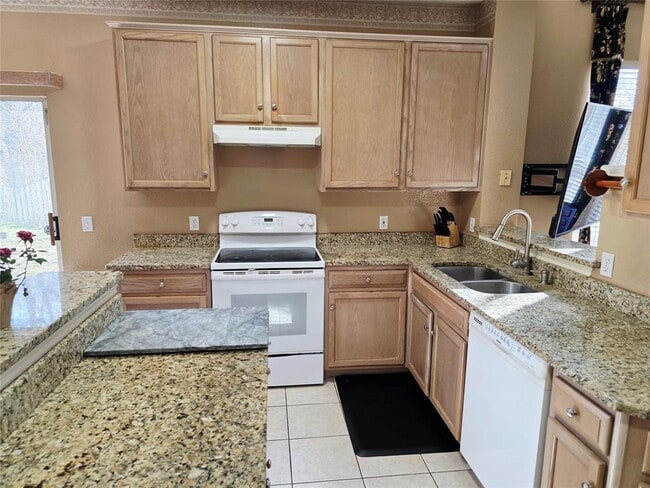 Foto del edificio - 16303 Ascent Cove