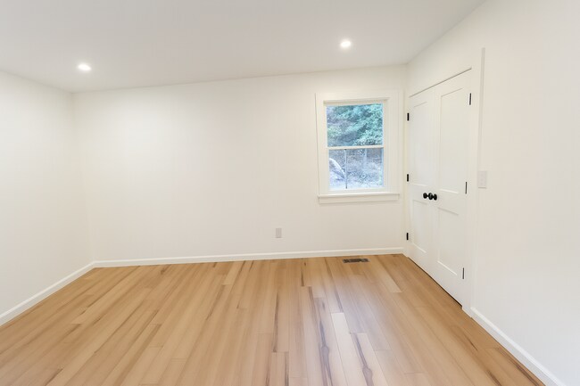 Foto del edificio - 258 N Country Rd