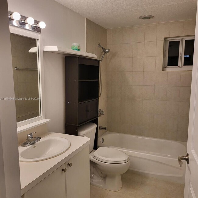 Foto del edificio - 3410 Coral Wy