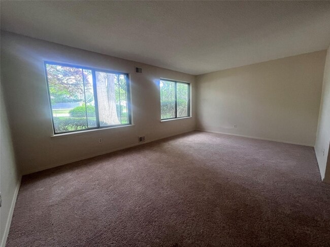 Building Photo - 200 Springmeadow Dr