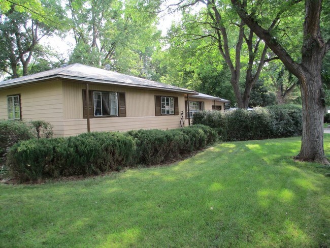 Building Photo - 9 Meadowbrook Rd