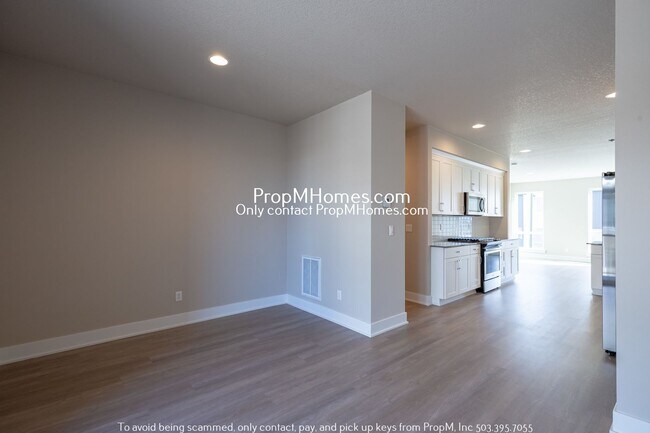 Foto del edificio - Stunning Tri-Level Townhome W/Modern Desig...