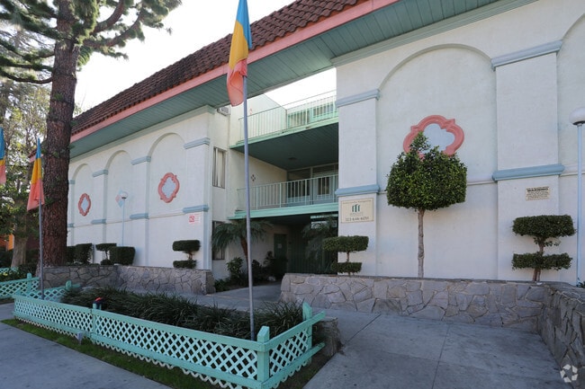 Building Photo - Canoga Plaza Apartments