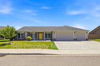 Building Photo - 4806 Tamarisk Dr