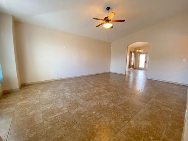 Building Photo - Sandstone Ranch Estates - 3 Bed Refrig A/C