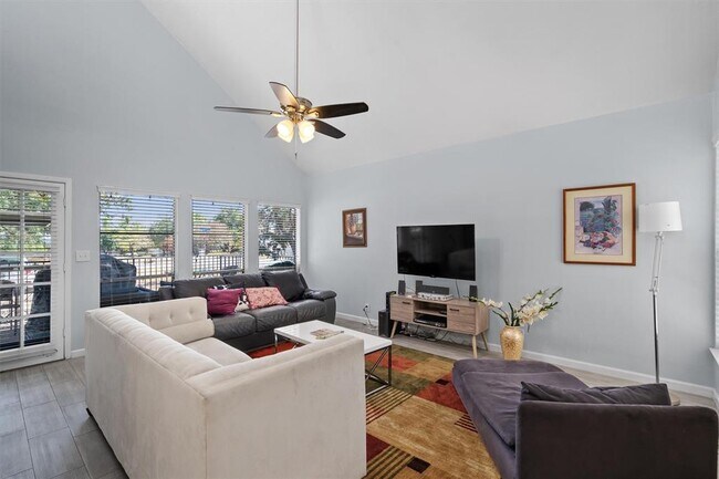 Building Photo - 19 Casa Verde St