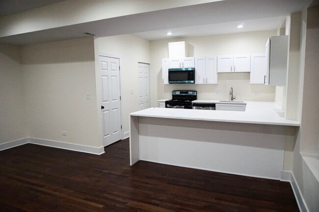 Building Photo - 4313 S King Dr