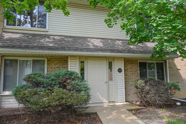 Building Photo - 1720 Robin Ln