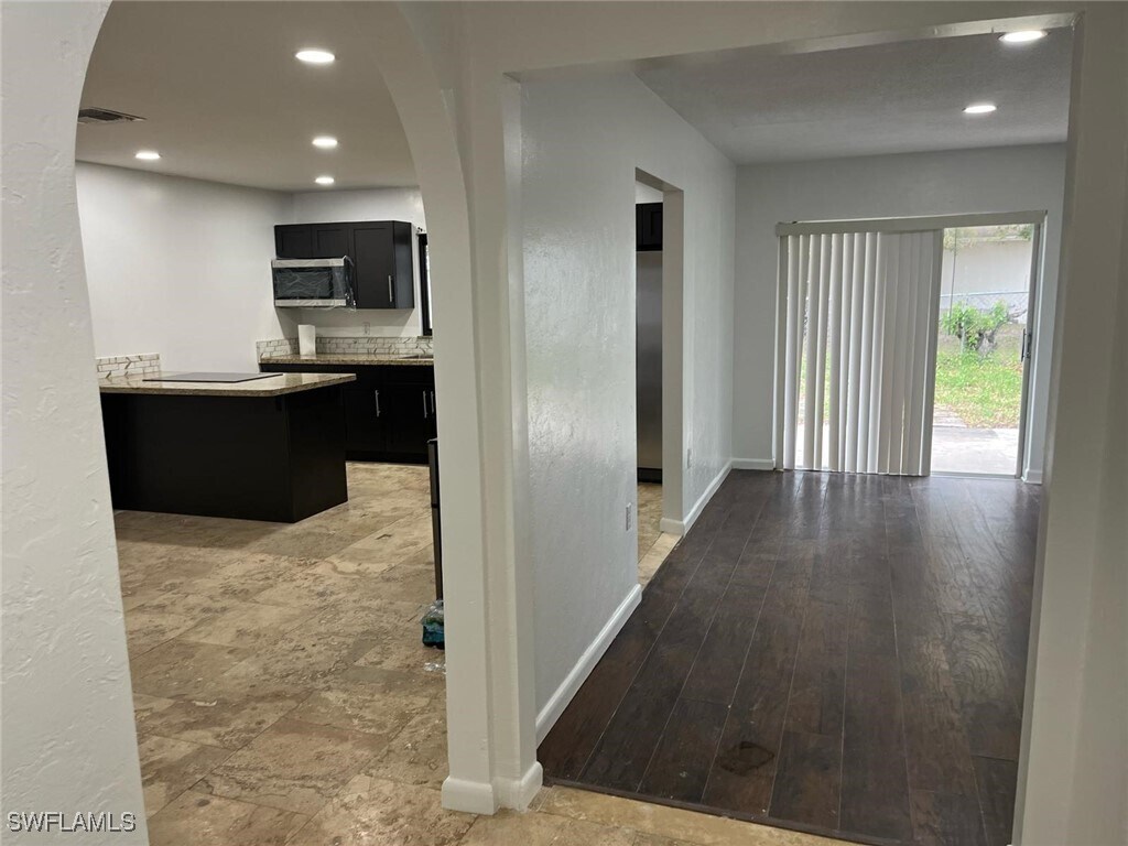 Foto del edificio - 806 Gardenside Ct