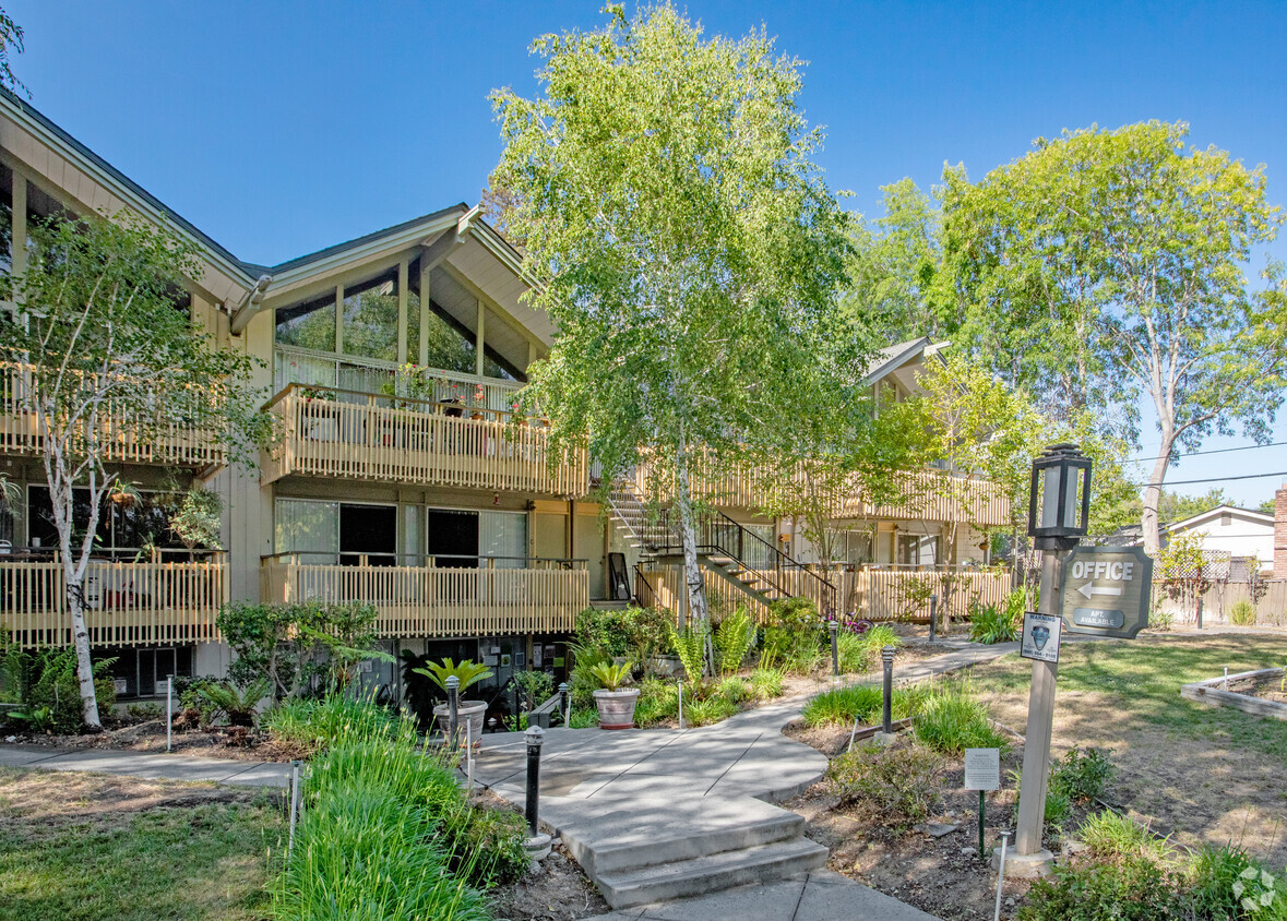 Primary Photo - Country Lane Apartments