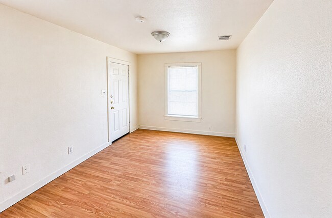 Foto del edificio - AVAILABLE NOW; APPLY AT OUR WEBSITE TODAY!!