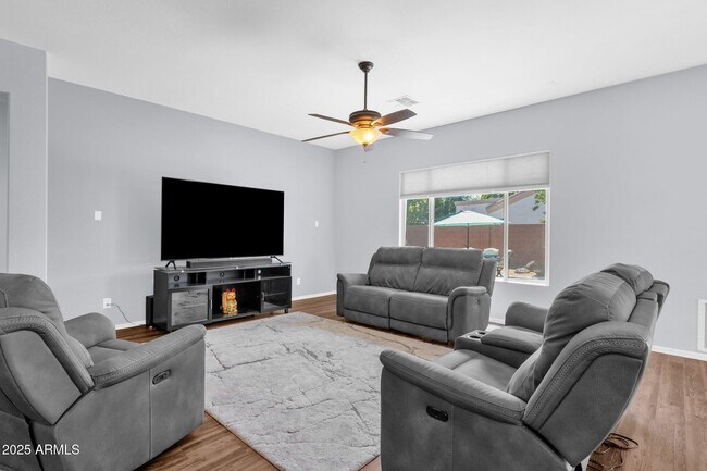 Foto del edificio - 16528 N 181st Dr