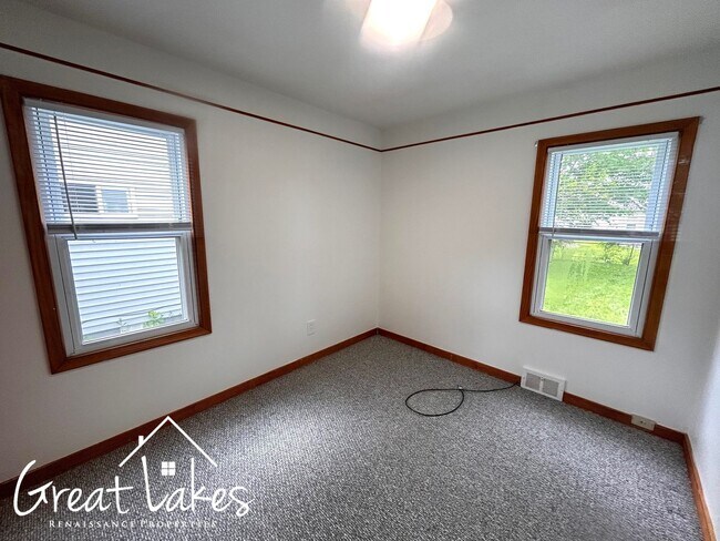 Foto del edificio - Beautiful 2 Bedroom 1 Bathroom now availab...