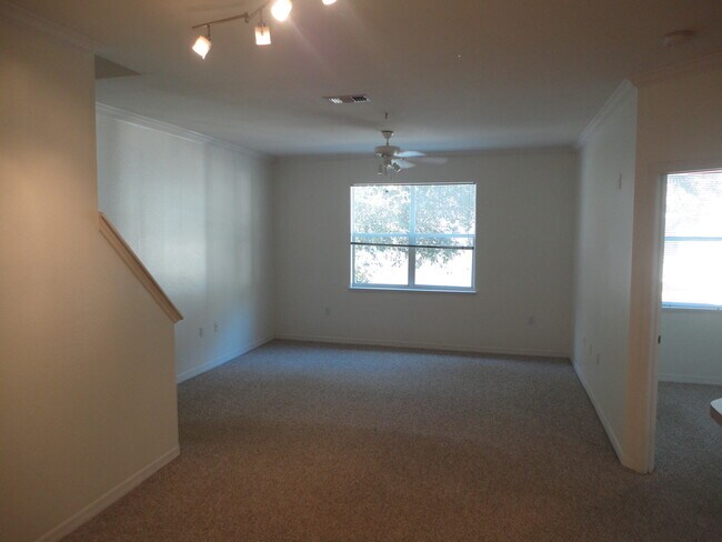 Building Photo - Beautiful 2BD/2BA Visconti Townhome with 2...