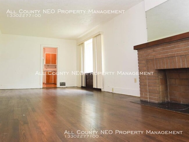 Building Photo - Recently Updated Two Bedroom Home in Akron