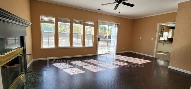 Foto del edificio - 5054 E Eastview Dr