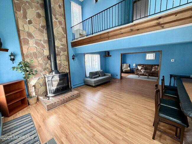 Foto del edificio - 411 Woodland Ave