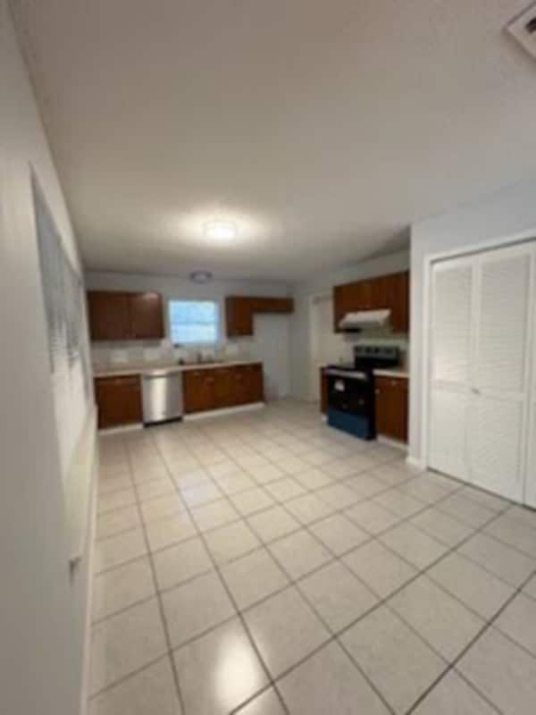 Photo - 5922 Lakedale St House