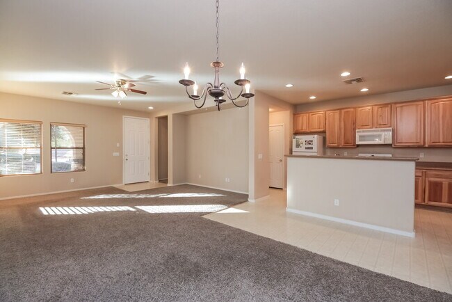 Foto del edificio - 5829 E Harmony Ave
