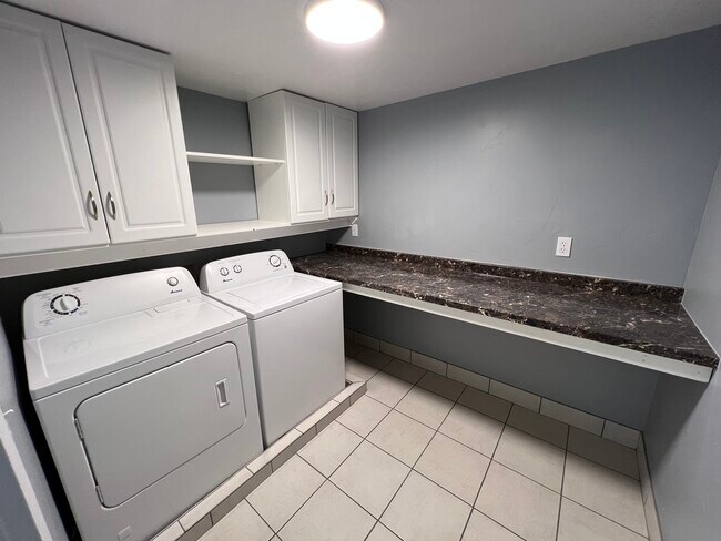 Building Photo - 2698 S Hidden Canyon Dr