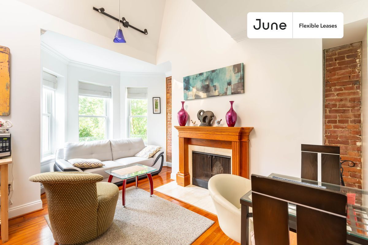 Photo - 1835 Mintwood Pl