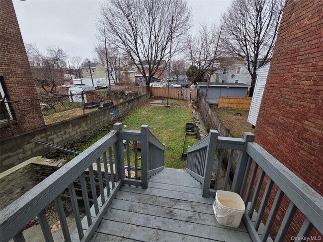 Foto del edificio - 28 Hasbrouck St