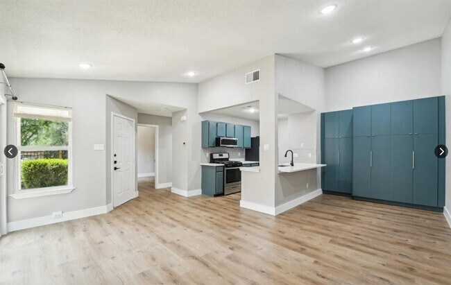 Foto del edificio - 4602 Brown Bark Pl