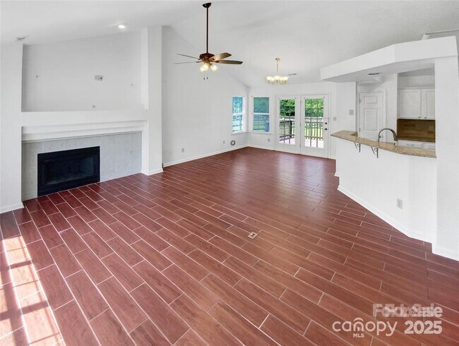 Foto del edificio - 6614 Flat Creek Dr