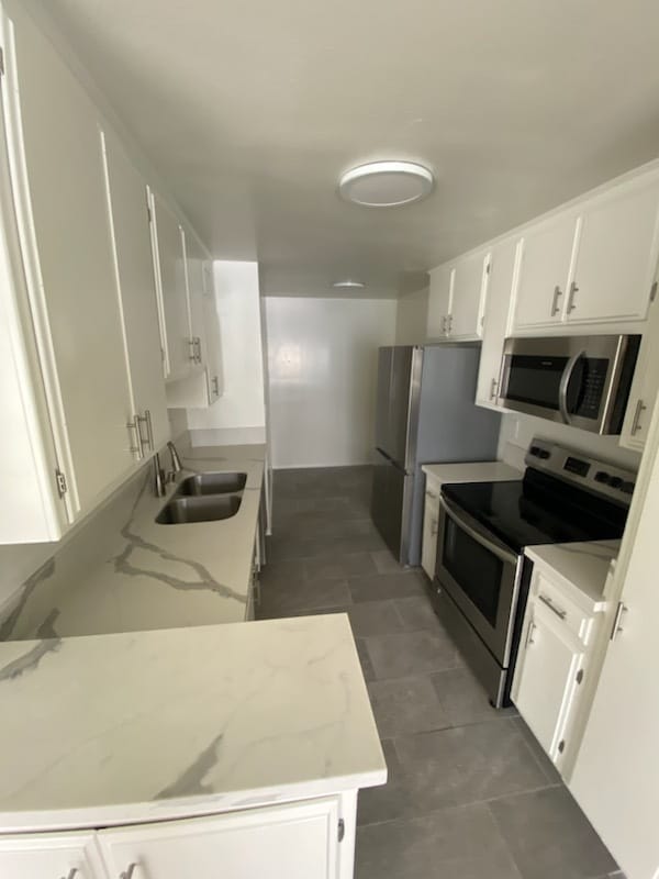 Building Photo - 105 N Croft Ave