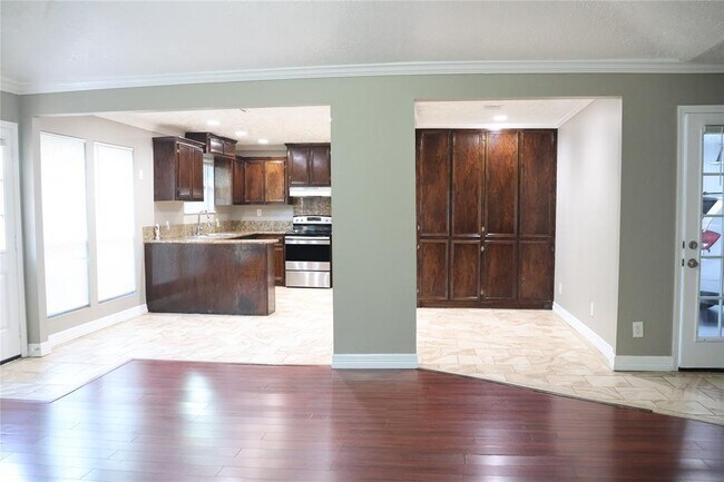 Foto del edificio - 13819 Clark Towne Rd