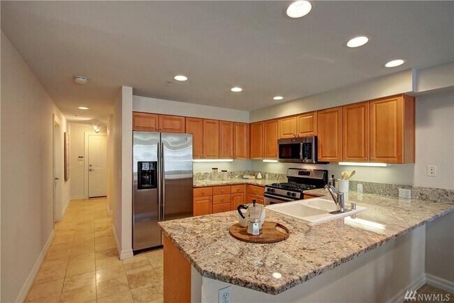 Kitchen w. SS appliances - 2425 33rd Ave W