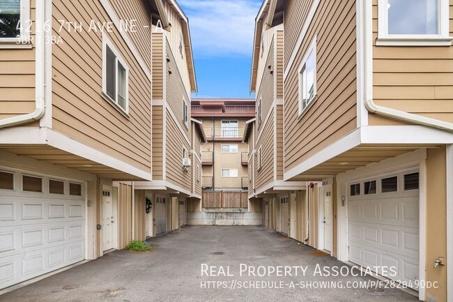 Building Photo - 4216 7th Ave NE